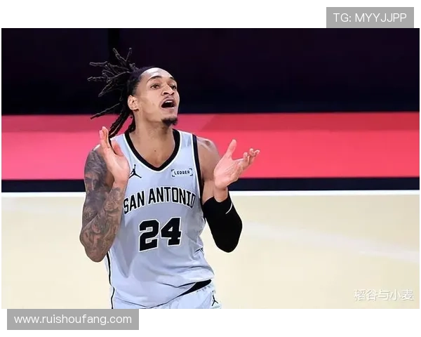 瓦塞尔表现出色8投4中贡献10分3篮板4助攻正负值高达25全场最佳