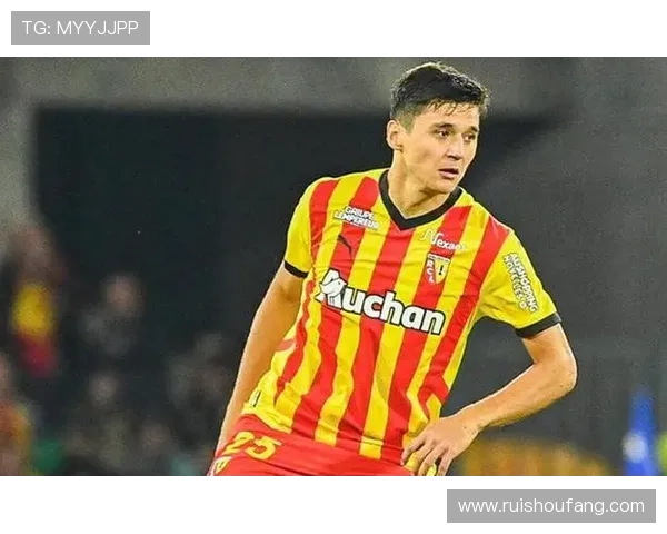 胡桑诺夫飞铲染红卡帅无奈21岁小将生涯135场迎来第二张红牌